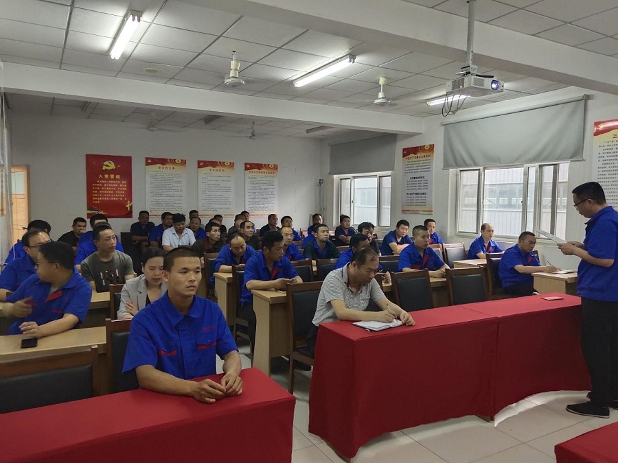首页召开贺增涛同志事迹报告会
